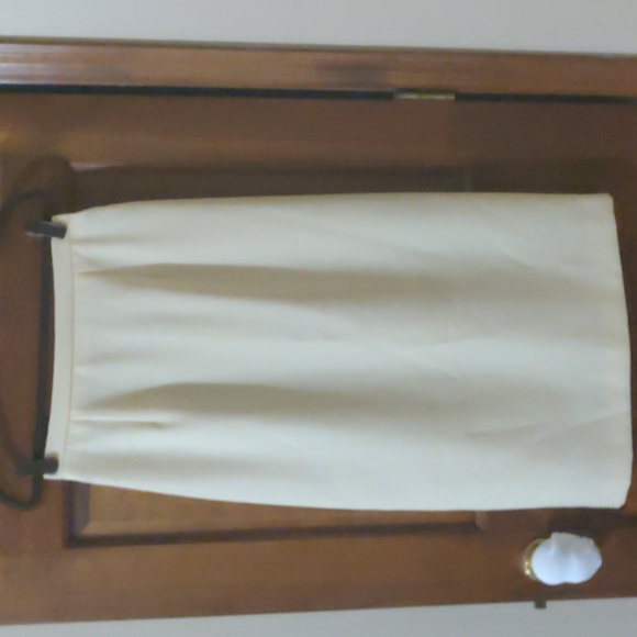 Danny & Nicole Light Yellow 2 Piece Suit Size 12P - Picture 4 of 10